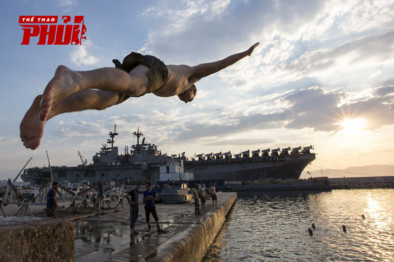 Một buổi bơi biển của Thủy quân lục chiến Mỹ